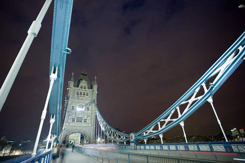 无人,横图,室外,夜晚,长时间曝光,仰视,度假,美景,城市风光,城市,大桥,道路,路,桥梁,公路,英国,欧洲,伦敦,阴影,朦胧,模糊,光线,影子,景观,桥,灯光,交通,首都,娱乐,伦敦塔桥,泰晤士河,享受,休闲,景色,放松,西欧,大不列颠,曝光,大不列颠及北爱尔兰联合王国,塔桥,大不列颠联合王国,日不落英帝国,雾都,暴光,马路,彩图,低角度拍摄