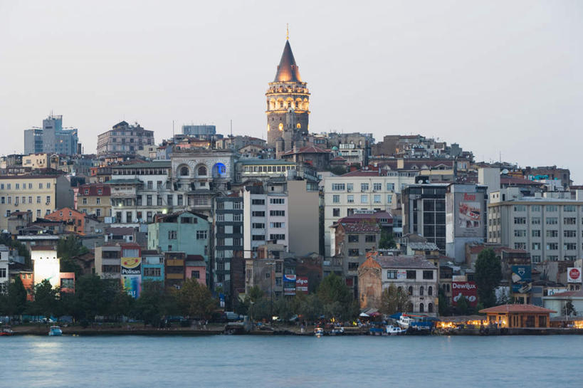 无人,家,横图,室外,白天,正面,度假,美景,沙滩,植物,城市风光,城市,土耳其,亚洲,时间,沙子,时钟,房屋,屋子,海岸,景观,公寓,沙地,计时,娱乐,洋房,楼房,住宅,树,树木,蓝色,绿色,蓝天,天空,自然,钟表,天,享受,休闲,表,景色,放松,生长,晴朗,成长,西亚,万里无云,金角湾,塔钟,钟,海滩,晴空,晴空万里,彩图,房子,土耳其共和国