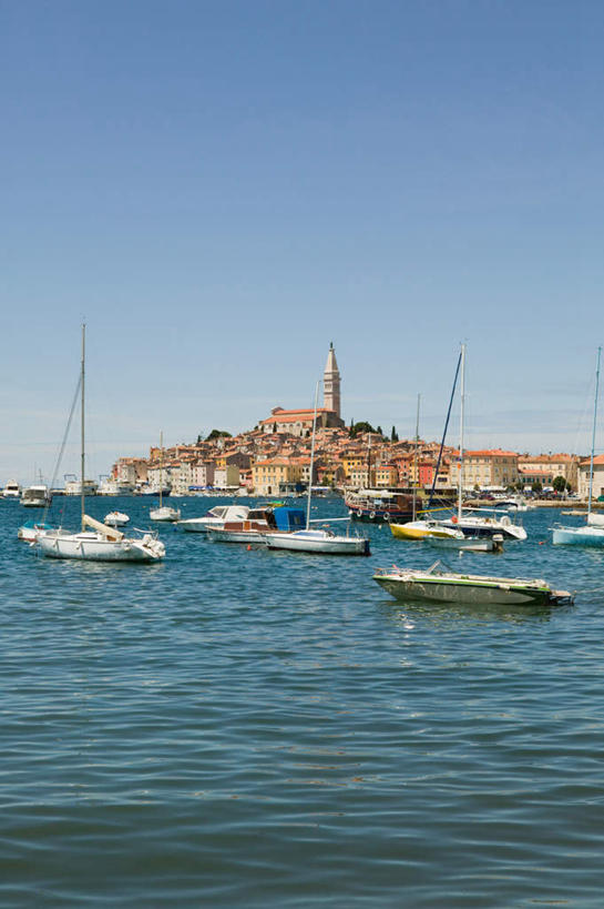 无人,家,竖图,室外,白天,正面,度假,海浪,海洋,美景,城市风光,城市,轮船,船,欧洲,克罗地亚,许多,波纹,时间,时钟,房屋,屋子,景观,浪花,公寓,钟楼,涟漪,计时,娱乐,洋房,楼房,住宅,蓝色,蓝天,水纹,天空,海水,钟表,交通工具,波浪,天,享受,休闲,表,景色,放松,晴朗,载具,海景,万里无云,水晕,塔钟,克罗地亚共和国,罗维尼,伊斯特利亚省,伊斯特利亚,钟,大海,风浪,海,海水的波动,近岸浪,涌浪,晴空,晴空万里,彩图,房子