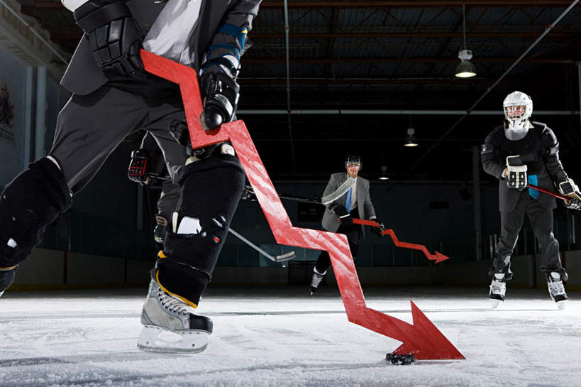 西方人,三个人,同事,商务人士,运动员,商务男性,商务女性,站,横图,室内,白天,正面,衬衫,锻炼,安全,成功,运动,合作,团队,集体,信心,滚轴溜冰,帽子,欧洲,欧洲人,握,阴影,套装,光线,头盔,影子,冰,灯光,防护,旱冰鞋,领带,溜冰鞋,注视,方向,娱乐,队伍,箭头,红色,安全帽,浮冰,观察,看,站着,享受,休闲,轮滑鞋,放松,寒冷,握着,观看,保护,察看,冰冷,领导,指向,成就,关注,保险,商务装,合伙,领袖,工薪阶层,室内运动,簇,保全,周全,安稳,安定,严寒,单排轮滑,冰凉,酷寒,凛冽,凛凛,极冷,流冰,浮冰块,平安,溜冰,轮滑,男人,男性,年轻男性,中年男性,白种人,白领,上班族,体育运动员,运动选手,站立,半身,彩图,衬衣,健身