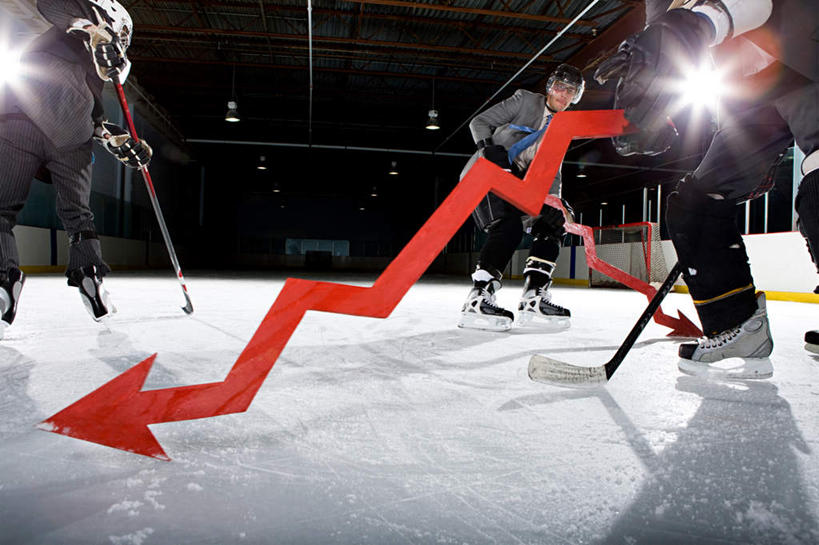 西方人,三个人,同事,商务人士,运动员,商务男性,商务女性,站,横图,室内,白天,仰视,衬衫,锻炼,安全,成功,运动,合作,团队,集体,信心,滚轴溜冰,帽子,欧洲,欧洲人,握,阴影,套装,光线,头盔,影子,冰,灯光,防护,旱冰鞋,领带,溜冰鞋,注视,方向,娱乐,队伍,箭头,红色,安全帽,浮冰,观察,看,站着,享受,休闲,轮滑鞋,放松,寒冷,握着,观看,保护,察看,冰冷,领导,指向,成就,关注,保险,商务装,合伙,领袖,工薪阶层,室内运动,簇,保全,周全,安稳,安定,严寒,单排轮滑,冰凉,酷寒,凛冽,凛凛,极冷,流冰,浮冰块,平安,溜冰,轮滑,男人,男性,年轻男性,中年男性,白种人,白领,上班族,体育运动员,运动选手,站立,半身,彩图,低角度拍摄,衬衣,健身