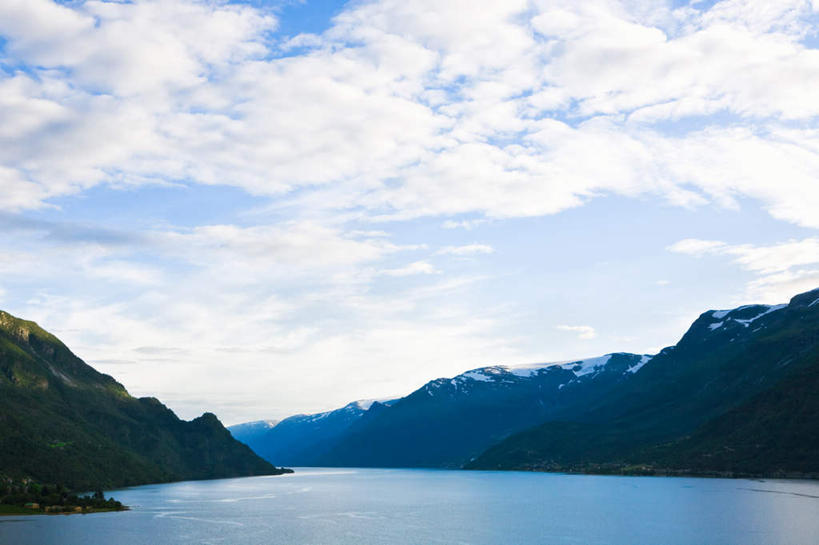 无人,横图,室外,白天,正面,旅游,度假,冰山,河流,石头,美景,森林,山,树林,水,植物,挪威,欧洲,阴影,光线,石子,影子,冰,河水,景观,山顶,山峰,水流,云,云朵,山峦,云彩,娱乐,冰川,树,树木,蓝色,绿色,白云,蓝天,天空,阳光,自然,天,享受,休闲,景色,放松,寒冷,生长,晴朗,成长,冰冷,斯堪的纳维亚,自然风光,北欧,斯堪的那维亚,斯堪的那维亚半岛,斯堪的纳维亚半岛,冰河,沉积岩,严寒,冰凉,酷寒,凛冽,凛凛,极冷,挪威王国,颠峰,极峰,松恩.菲尤拉讷,松恩.菲尤拉讷郡,水成岩,石块,岩石,晴空,彩图