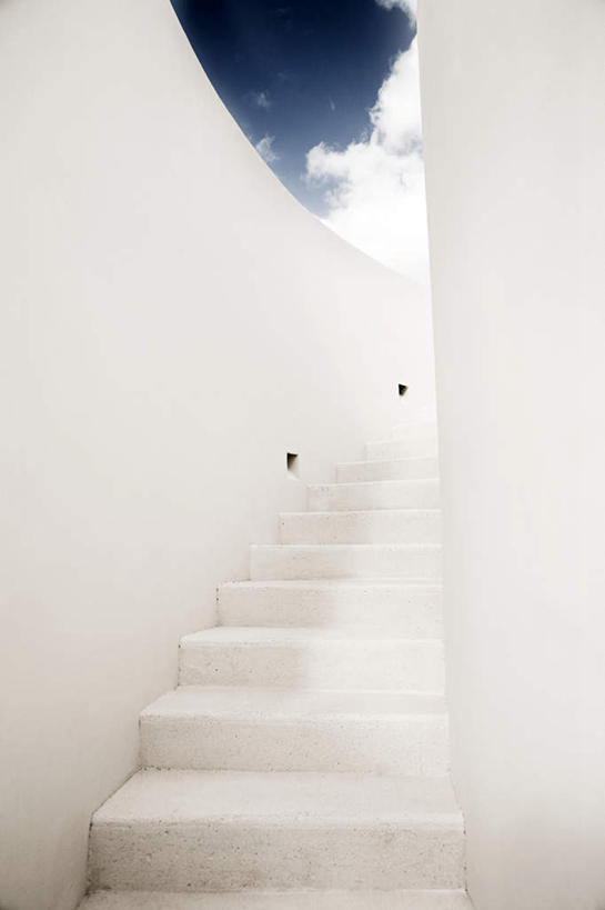 无人,栏杆,竖图,室外,白天,仰视,旅游,度假,美景,楼梯,墨西哥,扶手,阶梯,墙,景观,云,云朵,云彩,娱乐,护栏,墙壁,墙面,台阶,蓝色,白色,白云,蓝天,天空,自然,天,享受,休闲,景色,放松,晴朗,北美,北美洲,自然风光,美洲,尤卡坦半岛,尤卡坦州,北亚美利加洲,亚美利加洲,墨西哥合众国,仙人掌王国,加敦半岛,犹加敦,晴空,彩图,低角度拍摄