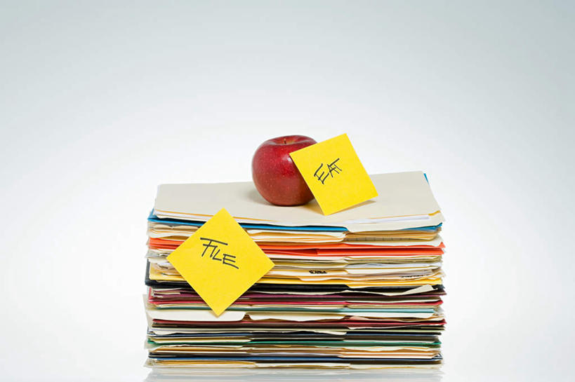 无人,横图,室内,特写,白天,白色背景,正面,桌面,桌子,苹果,水果,一排,新鲜,整齐,粘性,木制,材料,档案,文件,纸,生食,食品,果实,办公用品,便利贴,便签,文具,食物,排列,一个,黄色,红色,木制品,手稿,资料,摄影,有机食品,绿色食品,影棚,单个,整洁,堆,办公设备,文具用品,证明,记事,队列,文档,快捷,文化工具,方便,N次贴,便条贴,告诉贴,即时贴,参差,划一,彩图,影棚拍摄,拍摄