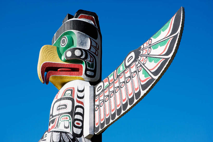 无人,公园,横图,室外,特写,白天,仰视,旅游,度假,标志建筑,地标,建筑,雕塑,加拿大,阴影,艺术,装饰,光线,雕刻,雕像,影子,柱子,娱乐,建设,蓝色,蓝天,天空,阳光,工艺品,天,享受,休闲,旅游胜地,放松,晴朗,纪念,美术,北美,北美洲,主题,图腾,美洲,陈列,万里无云,功能,美学,北亚美利加洲,亚美利加洲,卑诗省,不列颠哥伦比亚,不列颠哥伦比亚省,史丹利公园,斯坦利公园,史坦利公园,晴空,晴空万里,彩图,低角度拍摄