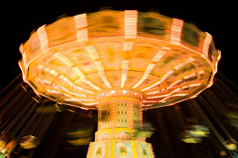 无人,游乐园,横图,室外,夜晚,仰视,度假,美景,城市风光,城市,游乐场,阴影,朦胧,模糊,光线,影子,景观,灯光,娱乐,黑色,天空,天,享受,休闲,景色,放松,游乐设施,旋转飞椅,曝光,乐园,暴光,飓风飞椅,旋转秋千,彩图,低角度拍摄