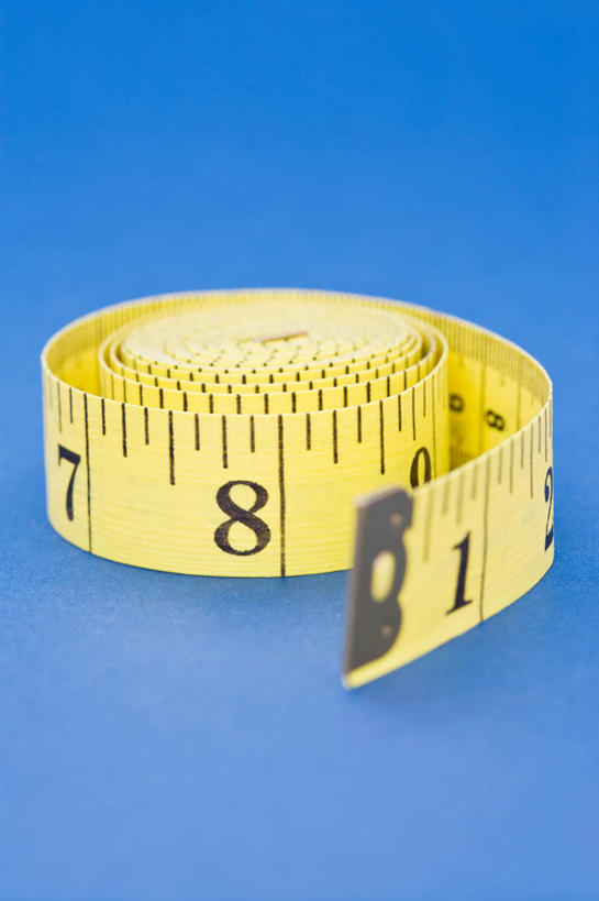 无人,竖图,室内,特写,白天,正面,静物,蓝色背景,测量,标志,皮尺,数字,文字,字符,刻度,标识,一个,黄色,尺,保养,保健,摄影,阿拉伯数字,影棚,单个,测量工具,尺子,减肥,腰围尺,瘦身,量具,量仪,塑料卷尺,彩图,影棚拍摄,拍摄