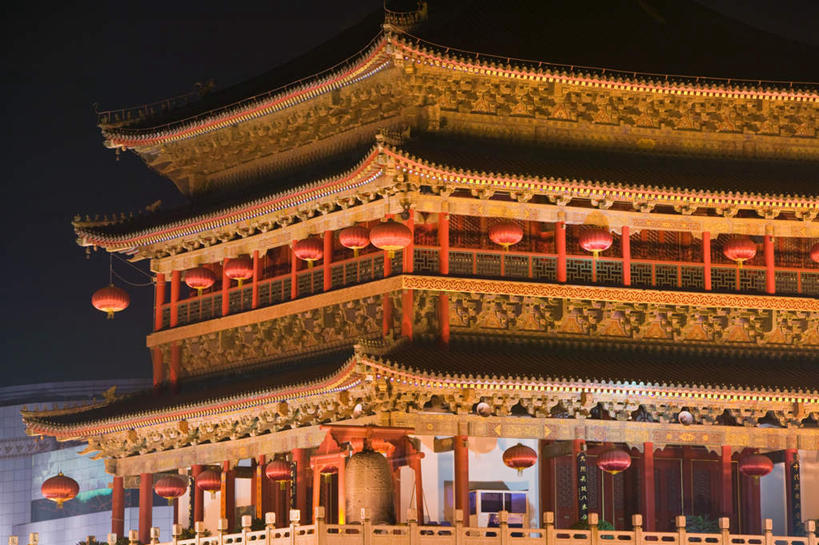 无人,家,横图,室外,夜晚,仰视,旅游,度假,名胜古迹,标志建筑,地标,建筑,照明,中国,亚洲,一排,吊挂,悬挂,阴影,遗迹,整齐,光线,灯笼,瓦片,影子,纸灯笼,房屋,屋顶,屋子,灯光,挂,顶棚,瓦,古迹,文物,娱乐,建设,古建筑,楼房,住宅,排列,灯具,享受,休闲,旅游胜地,放松,建造,照亮,照明设备,队列,古文明,东亚,屋瓦,山西,山西省,中华人民共和国,华北地区,晋,晋中,晋中市,彩图,低角度拍摄,房子