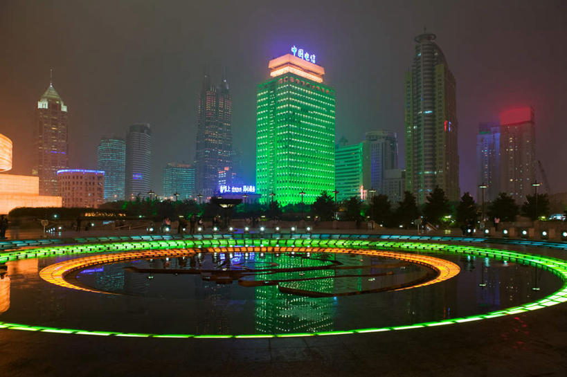 无人,高楼大厦,横图,室外,夜晚,正面,旅游,度假,植物,标志建筑,大厦,地标,建筑,路灯,摩天大楼,喷泉,夜景,照明,上海,中国,亚洲,阴影,朦胧,模糊,光线,影子,景观,灯光,文化,娱乐,建设,灯,树,树木,绿色,自然,人民广场,品味,享受,休闲,旅游胜地,放松,生长,成长,照亮,申,照明设备,水景,黄浦区,东亚,上海市,中华人民共和国,沪,华东地区,美观,上海人民广场,设计,彩图,大楼,高层建筑,高楼,摩天楼