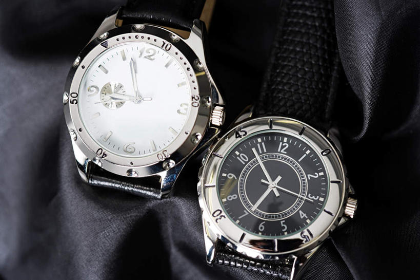 无人,横图,俯视,室内,特写,白天,静物,阴影,时间,反射,标志,时钟,手表,数字,文字,影子,字符,计时,标识,两个,钟表,表,阿拉伯数字,腕表,钟,彩图,高角度拍摄