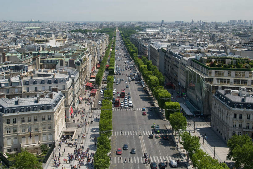 无人,家,横图,俯视,航拍,室外,白天,购物,度假,消费,美景,植物,城市风光,城市,道路,路,人行横道,公路,汽车,法国,巴黎,欧洲,阴影,光线,影子,房屋,屋子,景观,公寓,人行道,分界线,停车线,交通,首都,娱乐,洋房,楼房,住宅,车,树,树木,蓝色,绿色,蓝天,天空,阳光,自然,交通工具,轿车,天,享受,休闲,景色,放松,生长,晴朗,成长,车行道,车行道分界线,鸟瞰,载具,标线,人行横道线,车行线,香榭丽舍大道,万里无云,法兰西共和国,法兰西第五共和国,爱丽舍田园大街,香榭丽舍大街,晴空,晴空万里,斑马线,马路,彩图,高角度拍摄,房子