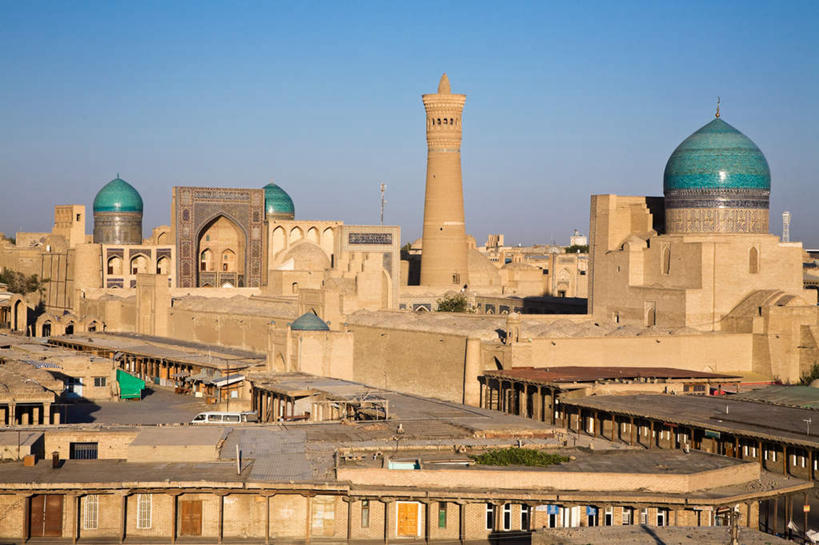 无人,横图,俯视,航拍,室外,白天,旅游,度假,名胜古迹,标志建筑,地标,建筑,乌兹别克斯坦,亚洲,节日,遗迹,建筑群,古迹,文化,文物,娱乐,建设,古建筑,蓝色,蓝天,天空,天,祈祷,享受,休闲,健康,旅游胜地,放松,许愿,宗教,信仰,晴朗,纪念,祈求,伊斯兰教,中亚,鸟瞰,清真寺,古文明,万里无云,乌兹别克斯坦共和国,布哈拉,光塔,平安,晴空,晴空万里,彩图,高角度拍摄