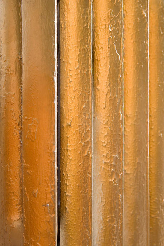 无人,竖图,室内,特写,白天,正面,门,静物,阴影,反射,纹路,木制,纹理,影子,木制品,门框,风化,肌理,彩图