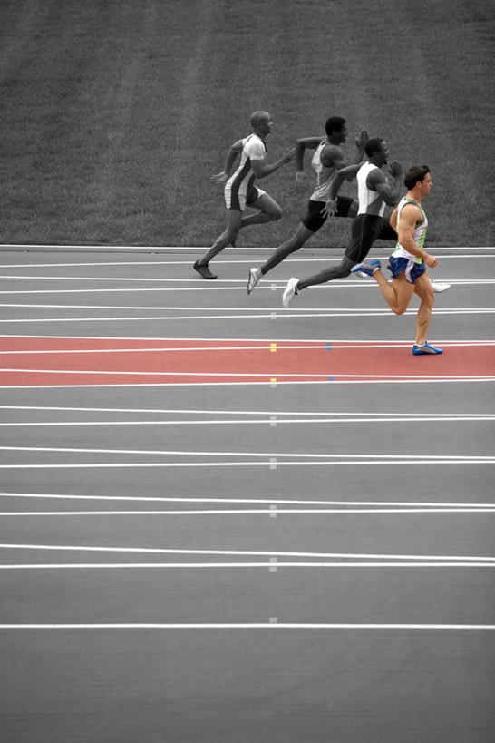 西方人,四个人,运动员,体育馆,运动场,跑,竖图,室外,白天,侧面,锻炼,快乐,比赛,运动,竞争,欧洲,非洲,黑人,欧洲人,注视,娱乐,体育场,观察,看,休闲,观看,察看,体育运动,关注,运动馆,体育,男人,男性,年轻男性,白种人,非洲人,体育运动员,运动选手,跑步,彩图,全身,健身