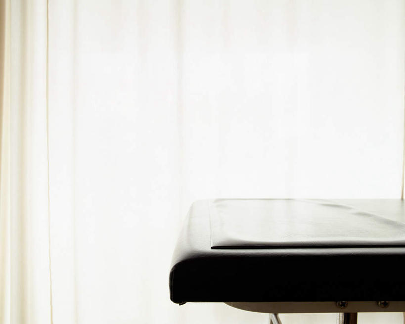 无人,医院,横图,室内,白天,正面,窗帘,床,装饰,床单,被子,帘子,遮阳,单人床,华丽,修饰,点缀,被单,医疗机构,衬托,美观,雅致,雅观,彩图,病院,诊所