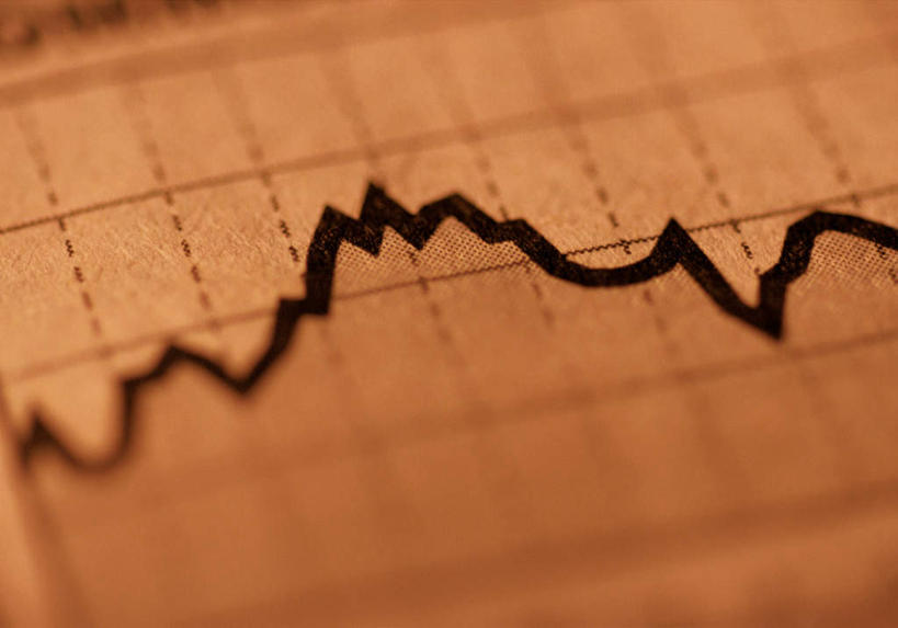 无人,横图,俯视,室内,特写,白天,阅读,数据,静物,报纸,学习,朦胧,模糊,分析,曲线,图表,表格,看,浏览,K线图,统计,折线,指标,销售,目标,业绩,折线图,K线,蜡烛图,彩图,高角度拍摄