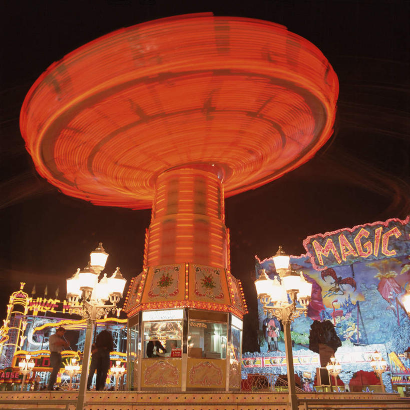 无人,游乐园,方图,彩色,室外,夜晚,仰视,度假,美景,城市风光,城市,路灯,霓虹灯,游乐场,照明,阴影,朦胧,模糊,光线,影子,景观,灯光,七彩,娱乐,光源,霓虹,灯,享受,休闲,景色,放松,游乐设施,旋转飞椅,照亮,照明设备,氖灯,乐园,飓风飞椅,旋转秋千,彩图,低角度拍摄