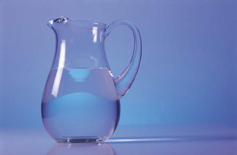 无人,横图,室内,特写,白天,正面,水,欧洲,芬兰,阴影,蓝色背景,反射,壶,液体,影子,饮用水,水壶,一个,茶壶,容器,矿泉水,摄影,影棚,单个,北欧,蒸馏水,芬兰共和国,波里,彩图,影棚拍摄,拍摄