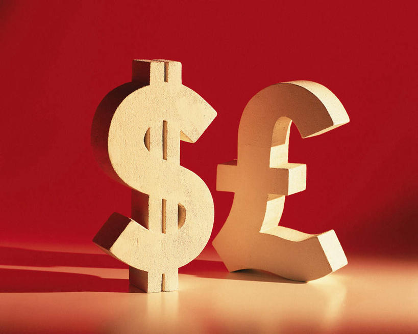 无人,横图,室内,特写,白天,正面,美元,静物,阴影,红色背景,反射,标志,钱币,文字,影子,字符,字母,标识,摄影,影棚,英镑,美圆,货泉,钱银,货币,彩图,影棚拍摄,拍摄