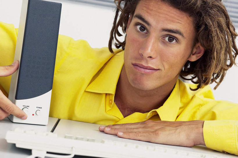 西方人,一个人,商务人士,商务男性,办公室,坐,笑,微笑,横图,室内,白天,正面,衬衫,键盘,家具,桌子,欧洲,欧洲人,仅一个男性,仅一个人,套装,朦胧,模糊,办公桌,墙,音箱,注视,输入设备,通讯设备,墙壁,墙面,仅一个年轻男性,白色,观察,看,趴着,观看,察看,关注,通信设备,商务装,工薪阶层,办公家具,男人,男性,年轻男性,白种人,白领,上班族,趴,坐着,半身,彩图,衬衣