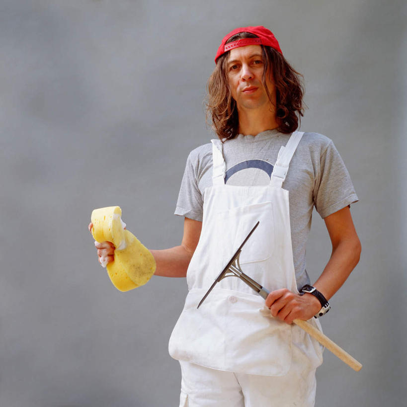 西方人,一个人,清洁工,站,方图,室内,白天,正面,工作服,制服,装修,建筑,帽子,欧洲,欧洲人,仅一个男性,仅一个人,仅一个中年男性,握,阴影,灰色背景,反射,工具,海绵,影子,注视,干净,运动帽,装潢,施工,红色,观察,看,清洁,站着,背带裤,鸭舌帽,握着,摄影,影棚,观看,察看,关注,清洁员,刮刀,保洁员,油灰刀,腻子刀,一顶,洁净,清洁人员,工作制服,男人,男性,中年男性,白种人,清洁工人,站立,半身,彩图,影棚拍摄,工作套服,拍摄