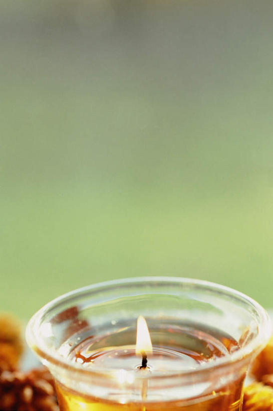 无人,竖图,室内,特写,白天,正面,蜡烛,阴影,朦胧,模糊,光线,火焰,影子,烛光,燃烧,精油,香薰,点燃,放松,芳香疗法,舒心,舒缓,香薰精油,养颜,减压,香薰疗法,植物精油,彩图