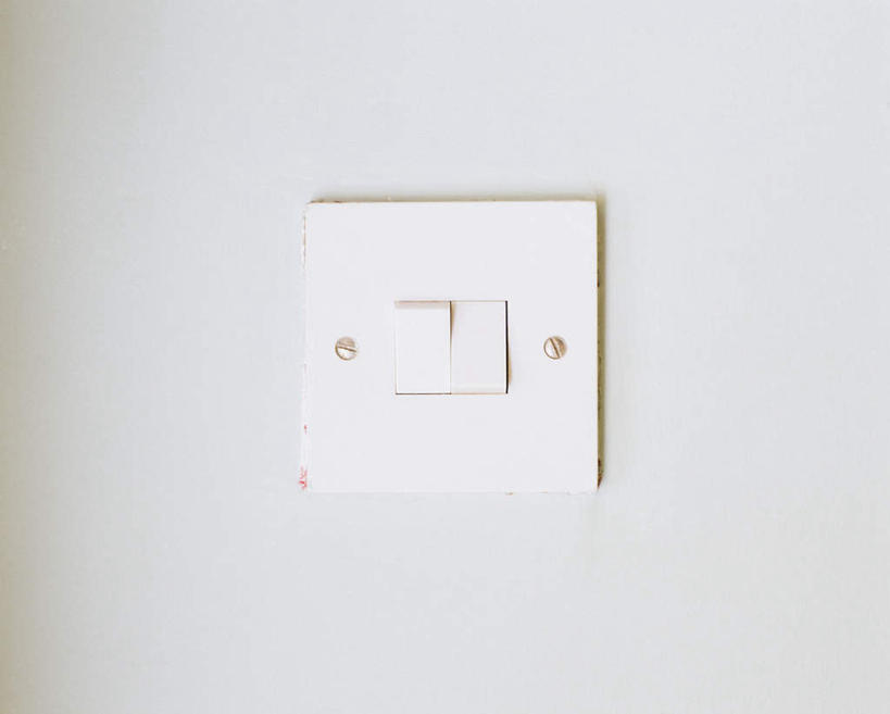 无人,横图,室内,特写,白天,正面,零件,电路,静物,关闭,墙,开关,墙壁,墙面,白色,按钮,打开,开启,闭合,彩图