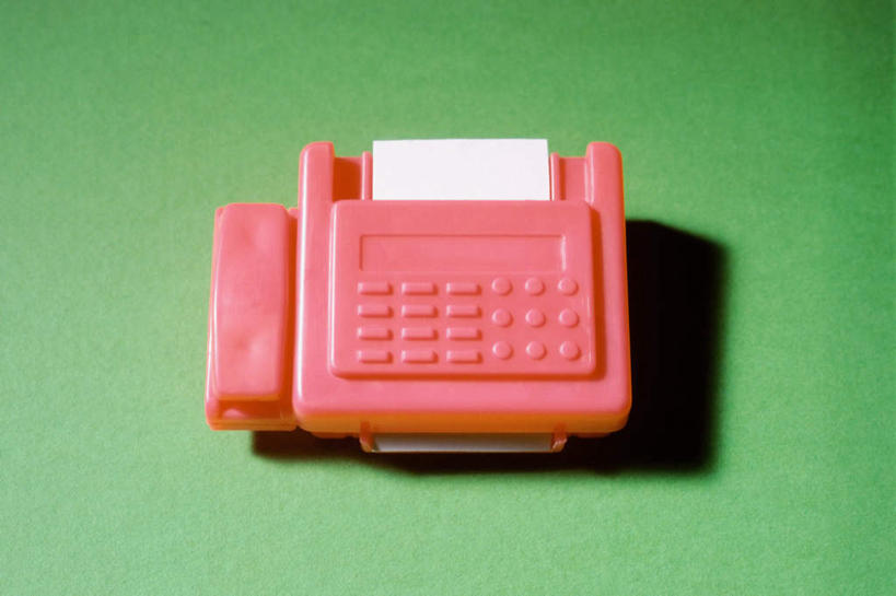 无人,横图,俯视,室内,特写,白天,游戏,通讯,静物,玩具,绿色背景,阴影,反射,传输,影子,办公用品,玩,娱乐,一个,红色,休闲,益智,通信,摄影,影棚,单个,活动,传真机,办公设备,传真,发泄,消遣,智力,输出设备,宣泄,玩耍,嬉戏,彩图,高角度拍摄,影棚拍摄,拍摄