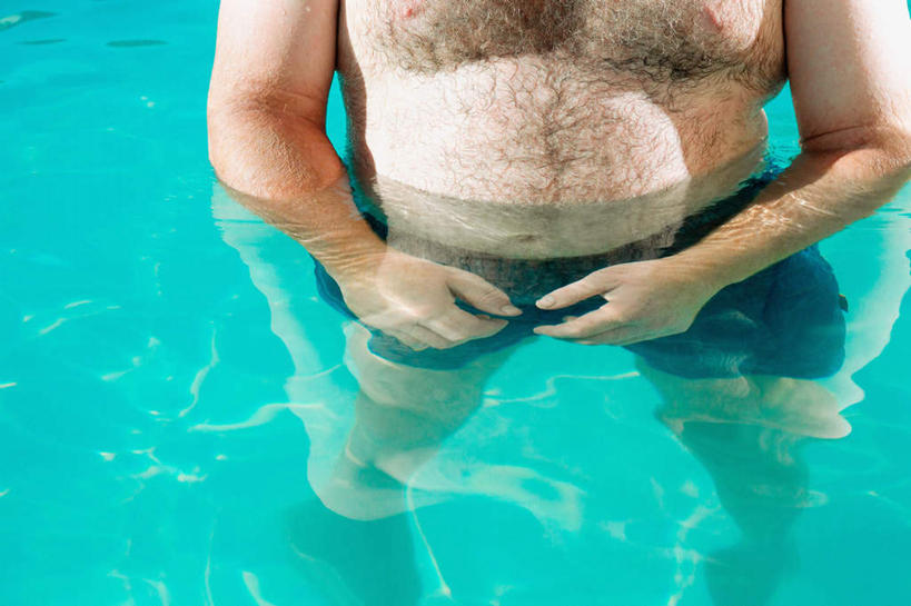 西方人,胸,腹部,肥胖,一个人,体育馆,游泳池,站,横图,俯视,室外,白天,水,欧洲,欧洲人,仅一个男性,仅一个人,仅一个中年男性,泳裤,水池,水面,泳池,裸露,站着,游泳馆,裸,肥,胖,男人,男性,中年男性,白种人,腹,肚子,胸部,站立,半身,彩图,高角度拍摄