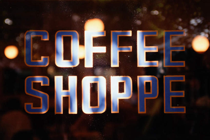 无人,横图,彩色,室内,特写,白天,正面,窗户,霓虹灯,朦胧,模糊,英文,标志,文字,字符,字母,灯光,七彩,光源,标识,霓虹,玻璃窗,灯,英文字母,照明设备,氖灯,彩图