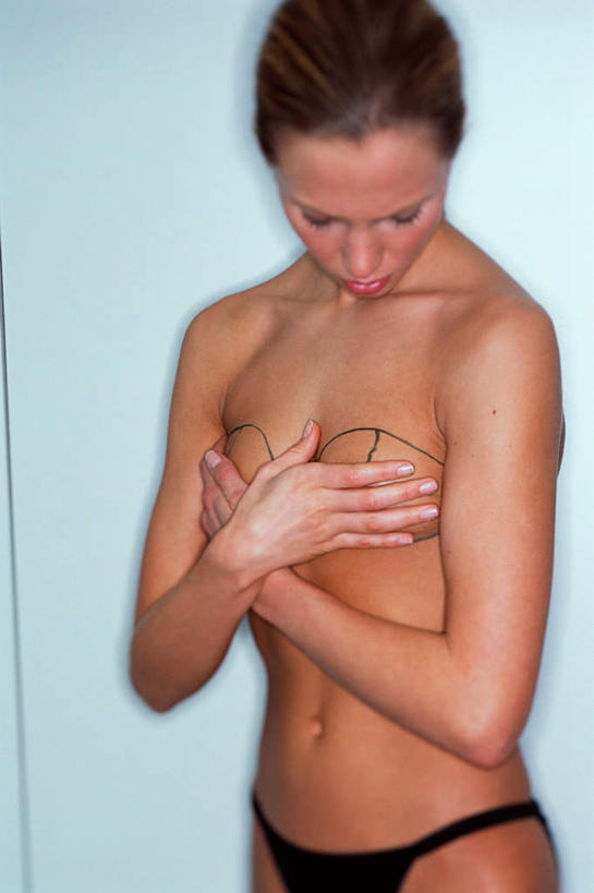 西方人,乳房,一个人,站,竖图,室内,白天,正面,绘画,欧洲,欧洲人,仅一个年轻女性,仅一个女性,仅一个人,内裤,圆形,墙,注视,裸露,墙壁,墙面,蓝色,黑色,低头,观察,看,站着,遮,遮掩,观看,察看,掩盖,遮挡,关注,裸,整容,遮盖,隆胸,掩饰,年轻女性,女人,女性,白种人,站立,半身,彩图