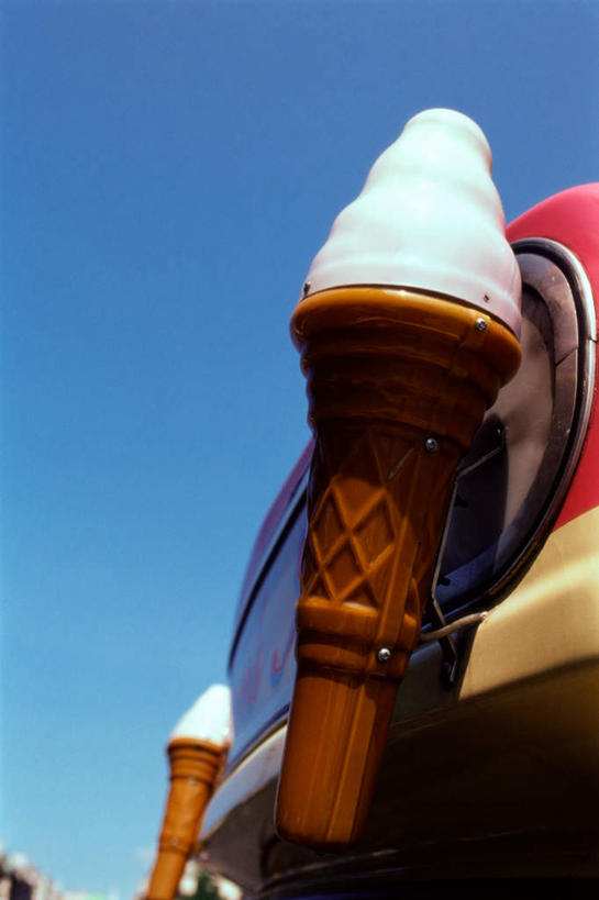 无人,竖图,室外,特写,白天,仰视,汽车,一辆,阴影,光线,影子,冰激凌,面包车,清凉,车,蓝色,蓝天,天空,阳光,交通工具,冷饮,天,舒服,冰淇淋,晴朗,解暑,解渴,载具,雪糕,舒爽,万里无云,冰糕,消暑,晴空,晴空万里,彩图,低角度拍摄