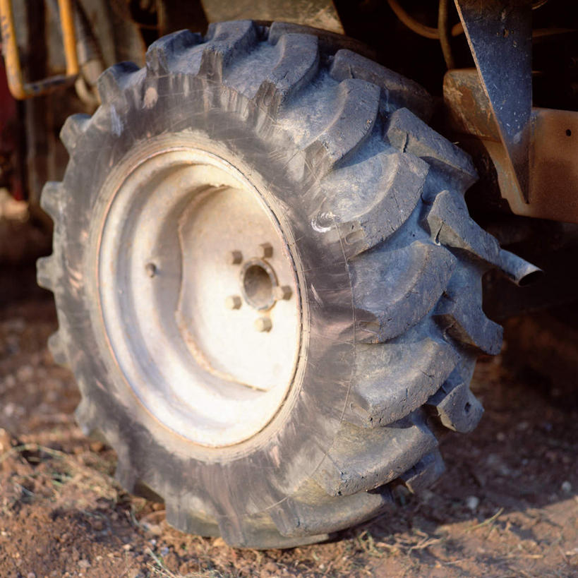 无人,方图,室外,白天,正面,阴影,光线,轮子,影子,一个,阳光,轮胎,建筑工地,单个,地盘,建筑地盘,施工地盘,彩图,工地