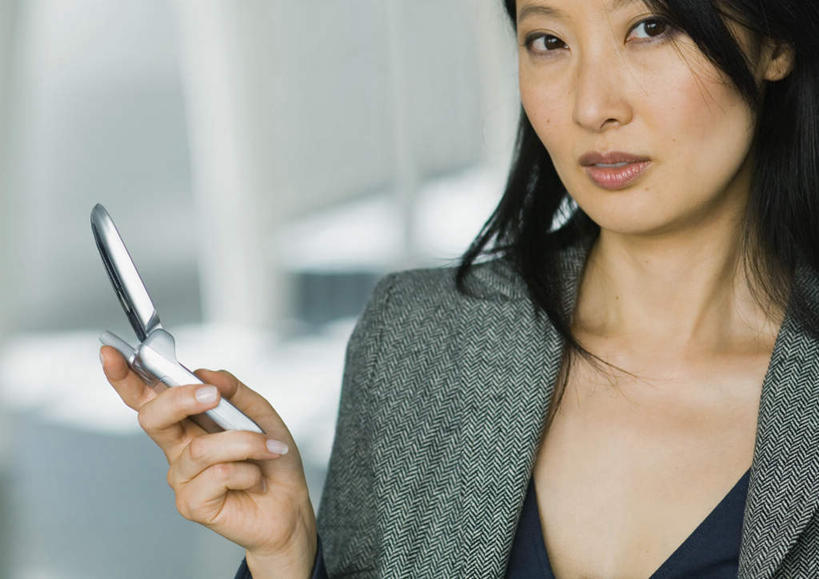 西方人,一个人,商务人士,商务女性,站,打电话,横图,室内,特写,白天,正面,电话,手机,欧洲,欧洲人,仅一个年轻女性,仅一个女性,仅一个人,握,套装,朦胧,模糊,拿,拿着,注视,通讯设备,观察,看,站着,握着,观看,察看,关注,商务装,工薪阶层,交流,年轻女性,女人,女性,白种人,白领,上班族,沟通,通话,站立,半身,彩图