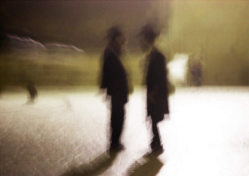 两个人,伙伴,朋友,站,说,横图,室外,白天,侧面,友谊,帽子,以色列,亚洲,朦胧,模糊,注视,礼帽,相视,观察,看,站着,面对面,宗教,观看,对视,察看,关注,西亚,相对,犹太教,相看,以色列国,交流,友情,男人,男性,年轻男性,阿拉伯人,白种人,亚洲人,沟通,讲话,交谈,说话,谈话,站立,半身,彩图,传统文化