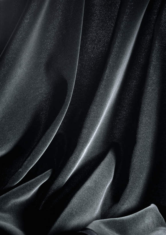 无人,竖图,俯视,室内,特写,白天,纺织品,一条,黑色背景,朦胧,模糊,丝绸,绸缎,织物,纺织,黑色,摄影,影棚,布匹,彩图,高角度拍摄,影棚拍摄,拍摄