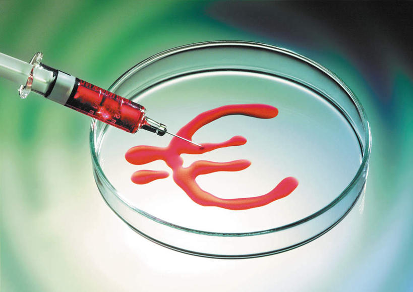 无人,横图,俯视,室内,特写,白天,静物,血,标志,符号,培养皿,钱币,文字,字符,字母,欧元,标识,红色,血液,针管,针筒,注射,金融,经济,医疗,医疗设备,注射器,流通,贸易,货币,彩图,高角度拍摄