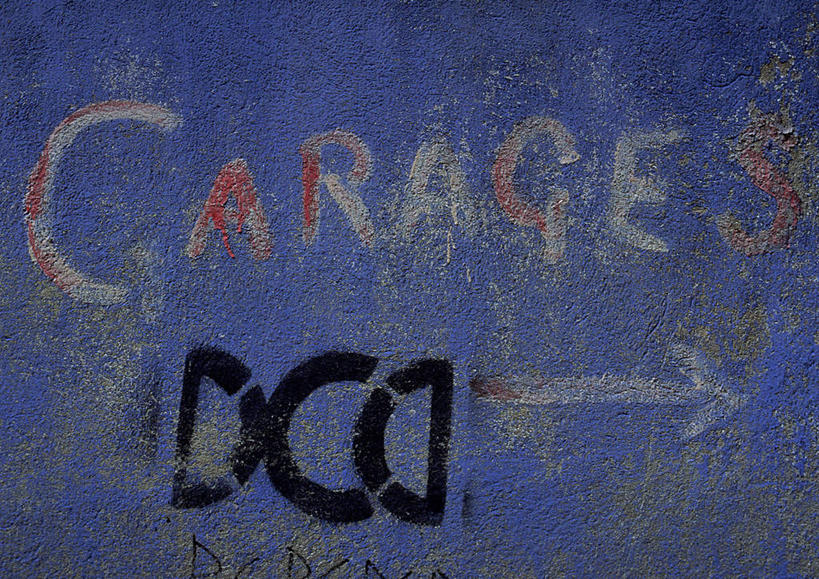 无人,停车场,横图,室外,白天,正面,车库,指示牌,标志,文字,标识,箭头,蓝色,彩图,泊车场