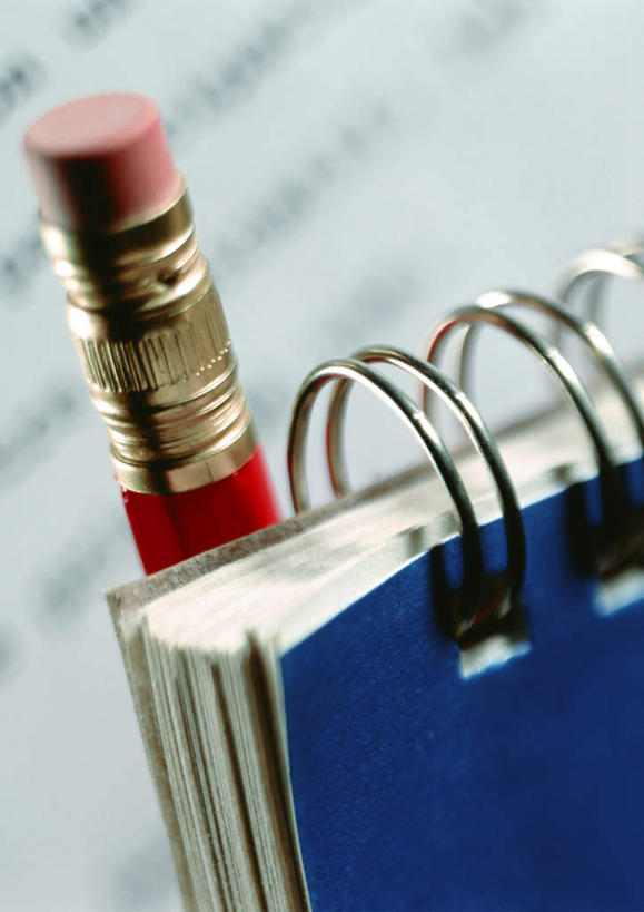 无人,竖图,室内,特写,白天,正面,一本,朦胧,模糊,笔,记事本,本子,笔记本,铅笔,一支,彩图