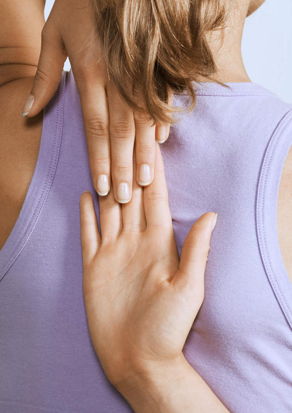 西方人,一个人,摸,竖图,室内,特写,白天,锻炼,瑜伽,运动,欧洲,欧洲人,仅一个年轻女性,仅一个女性,仅一个人,抚摸,体操,墙,休闲装,墙壁,墙面,背面,休闲,休闲服,养生,室内运动,牛面式,体育,年轻女性,女人,女性,白种人,触摸,接触,半身,彩图,健身