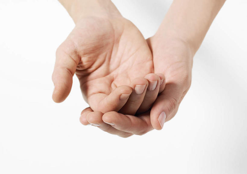 西方人,手,一个人,横图,室内,特写,白天,白色背景,正面,欧洲,欧洲人,双手,仅一个年轻女性,仅一个女性,仅一个人,阴影,反射,影子,叠,手部,摄影,影棚,叠着,年轻女性,女人,女性,白种人,半身,彩图,影棚拍摄,拍摄