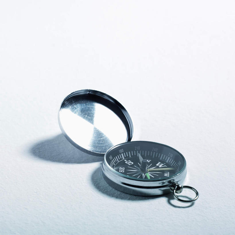 无人,方图,俯视,室内,特写,白天,白色背景,科技,静物,阴影,反射,科学,影子,方向,一个,指南针,指示,摄影,地理,影棚,单个,科学技术,指向,指北针,彩图,高角度拍摄,影棚拍摄,拍摄,地质