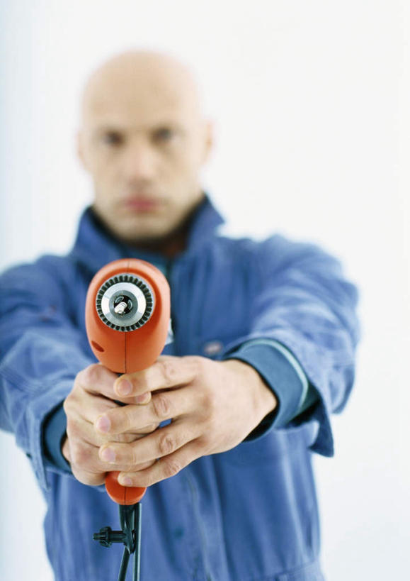 西方人,一个人,商务人士,电工,商务男性,站,竖图,室内,白天,白色背景,正面,工作服,衬衫,制服,欧洲,欧洲人,仅一个男性,仅一个人,握,套装,工具,拿,拿着,注视,仅一个年轻男性,观察,看,站着,握着,摄影,影棚,观看,察看,关注,商务装,工薪阶层,钻孔机,工作制服,男人,男性,年轻男性,白种人,白领,上班族,站立,半身,彩图,影棚拍摄,衬衣,工作套服,拍摄