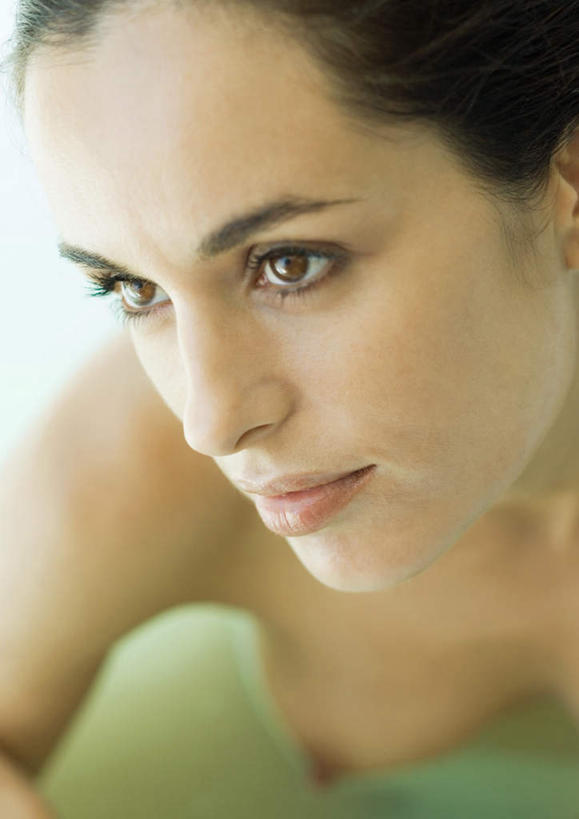 西方人,脸,头,脸颊,胸,一个人,躺,竖图,室内,特写,白天,正面,美容,洗澡,水,欧洲,欧洲人,仅一个年轻女性,仅一个女性,仅一个人,护肤,朦胧,模糊,泡沫,液体,公寓,注视,裸露,住宅,观察,看,保养,享受,休闲,放松,保健,泡泡浴,赤裸,观看,盆浴,察看,关注,裸,养颜,卧着,年轻女性,女人,女性,白种人,头部,胸部,脸部,脸蛋,面部,躺着,卧,半身,彩图,沐浴