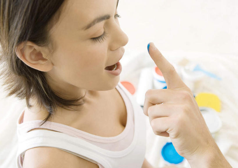 西方人,手,两个人,夫妻,横图,俯视,室内,特写,白天,爱情,装修,欧洲,欧洲人,朦胧,模糊,浪漫,注视,装潢,观察,看,张嘴,温暖,温馨,手部,恩爱,喊,恋人,观看,搬家,涂料,和睦,察看,关注,叫喊,男人,男性,年轻男性,年轻女性,女人,女性,白种人,情侣,张开嘴,半身,彩图,高角度拍摄,伴侣,融洽