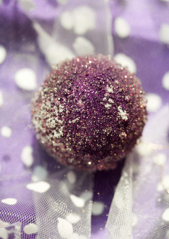 无人,竖图,俯视,室内,特写,白天,圣诞节,节日,庆祝,装饰,纺织物,丝绸,丝带,缎带,文化,绸带,球,装饰品,一个,蝴蝶结,装饰物,庆典,毛绒,单个,纪念,彩图,高角度拍摄