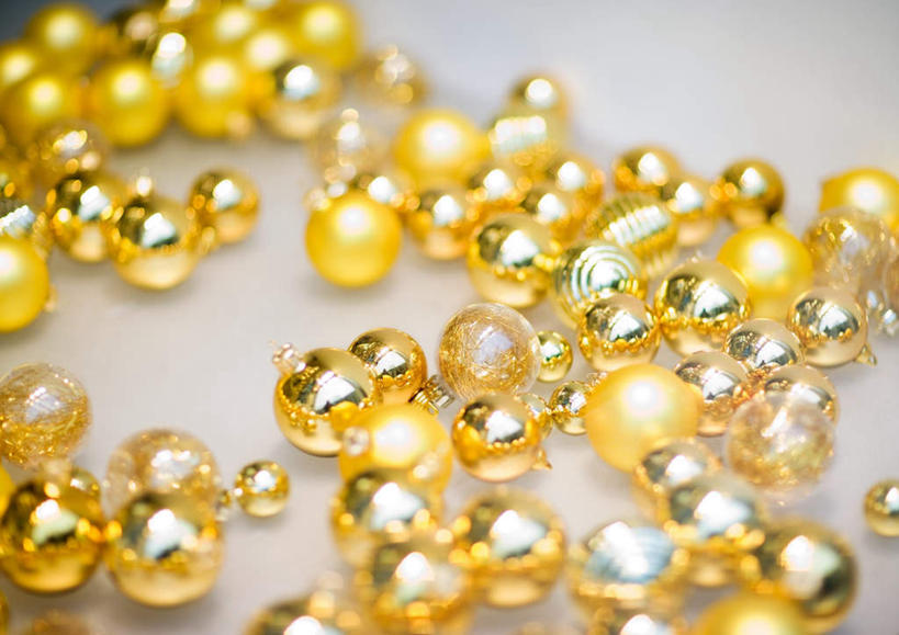 无人,横图,俯视,室内,特写,白天,静物,圣诞节,许多,大量,节日,朦胧,模糊,庆祝,装饰,圣诞球,文化,彩球,球,装饰品,黄色,装饰物,庆典,球体,纪念,闪光,彩图,高角度拍摄