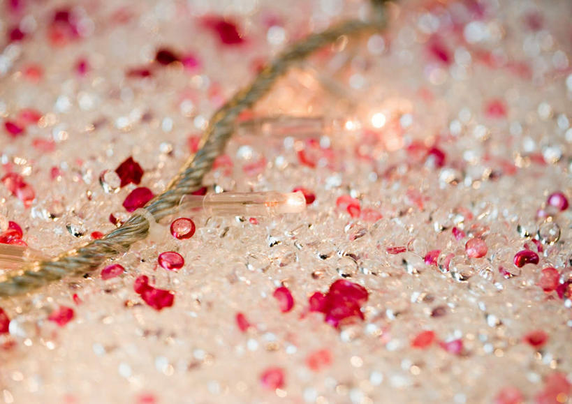 无人,横图,室内,特写,白天,正面,石头,静物,圣诞节,许多,大量,节日,朦胧,模糊,庆祝,装饰,散落,石子,纸屑,文化,装饰品,红色,绳子,装饰物,庆典,纪念,石块,彩图