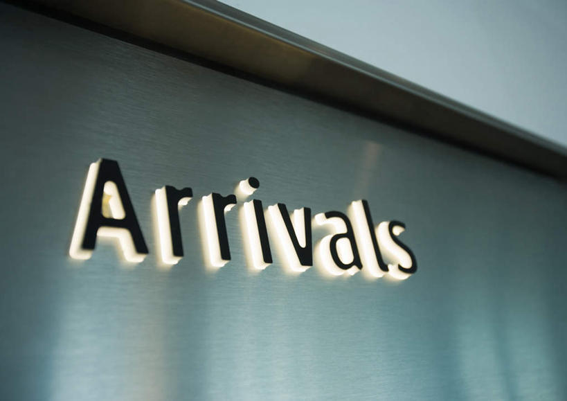 无人,机场,横图,室内,白天,仰视,太阳,飞机场,阴影,光线,标志,文字,影子,字符,字母,墙,标识,候机厅,墙壁,墙面,阳光,英文字母,候机室,航空站,空港,彩图,低角度拍摄