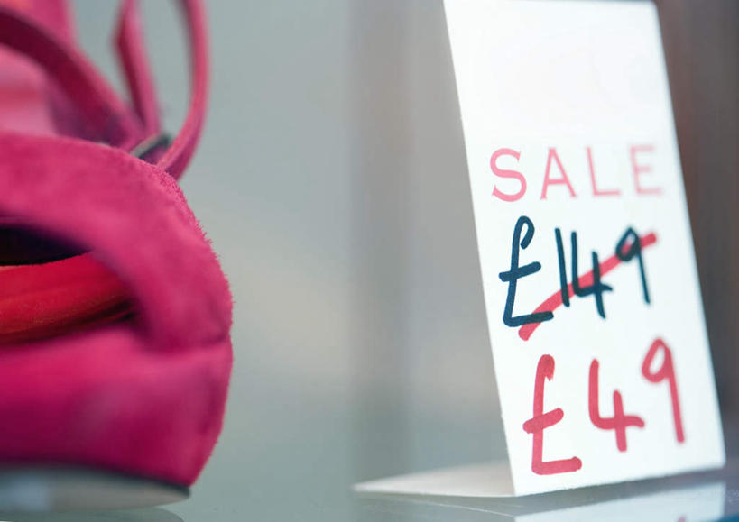 无人,商店,横图,室内,白天,正面,购物,消费,超市,阴影,朦胧,模糊,光线,包,标志,皮包,数字,文字,影子,字符,字母,标识,金融,百货,阿拉伯数字,英文字母,单肩包,选购,贸易,百货公司,血拼,彩图,店铺,购物商场,购物中心,商业中心,杂货店,杂货铺